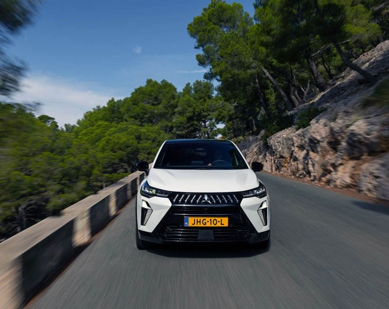 Mitsubishi Grandis 1.8 hev intense 116kW aut Mitsubishi Grandis 1.8 hev intense 116kW aut