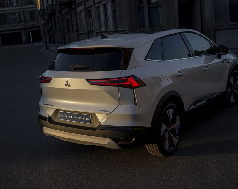 Mitsubishi Grandis 1.8 hev first edition 116kW aut