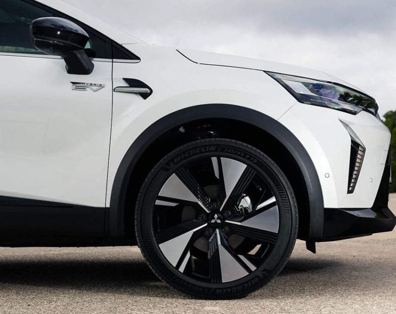 Mitsubishi Grandis 1.8 hev intense 116kW aut Mitsubishi Grandis 1.8 hev intense 116kW aut