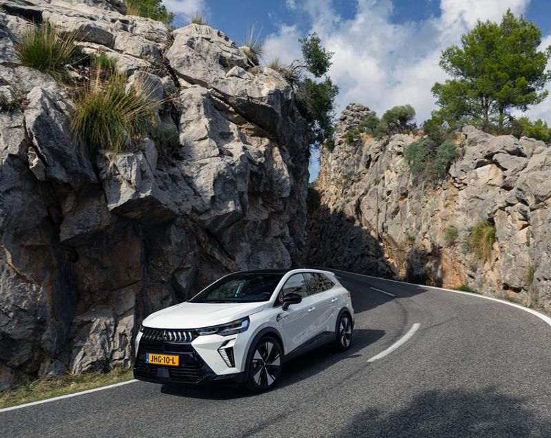 Mitsubishi Grandis 1.8 hev intense 116kW aut Mitsubishi Grandis 1.8 hev intense 116kW aut