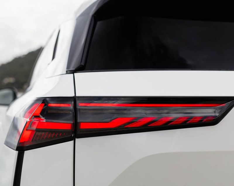 Mitsubishi Grandis 1.8 hev first edition 116kW aut Mitsubishi Grandis 1.8 hev first edition 116kW aut