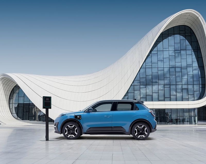 Nissan Micra 52kWh Advance, Noble Marine + Black roof