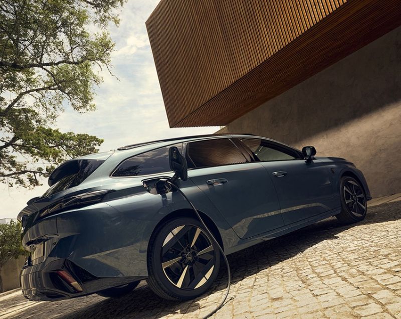 Peugeot 308 SW 58kWh ev gt 115kW aut