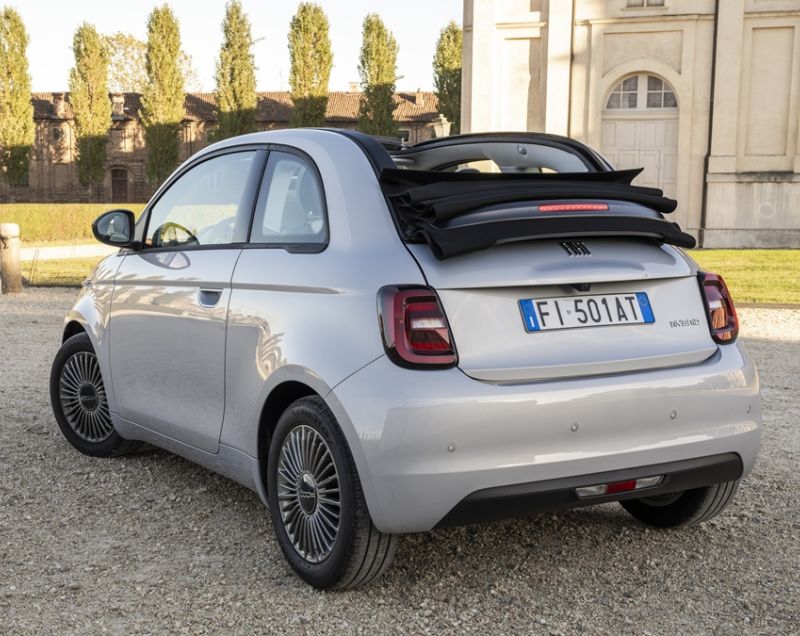 Fiat 500C 1.0 mhev icon 48kW Fiat 500C 1.0 mhev icon 48kW