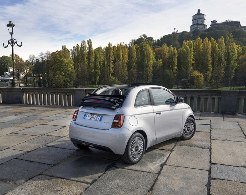 Fiat 500C 1.0 mhev icon 48kW Fiat 500C 1.0 mhev icon 48kW