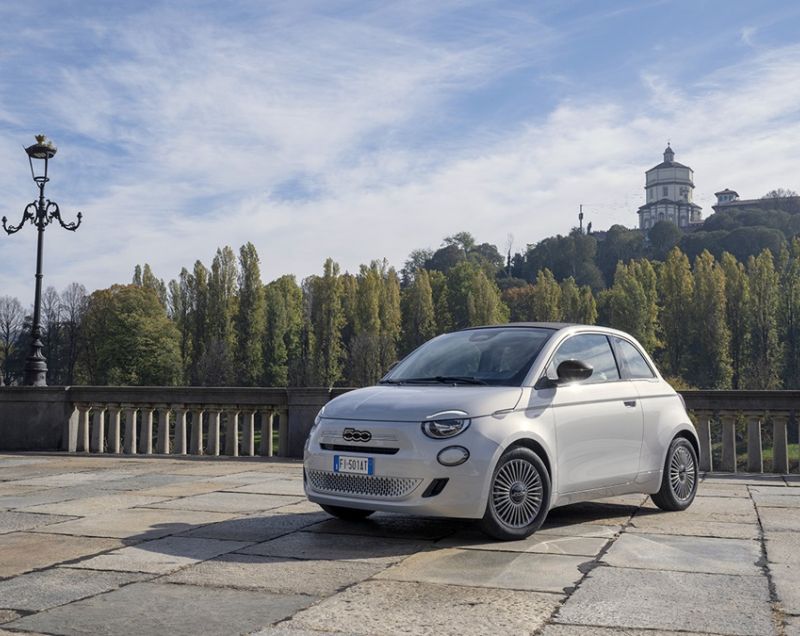 Fiat 500C 1.0 mhev icon 48kW Fiat 500C 1.0 mhev icon 48kW