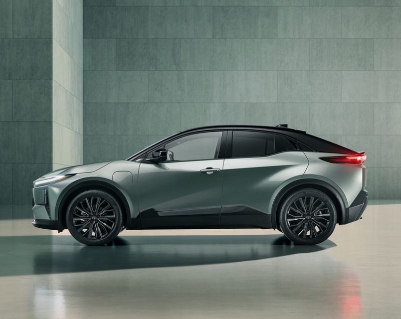Toyota C-HR+ 77kWh ev executive awd 252kW aut