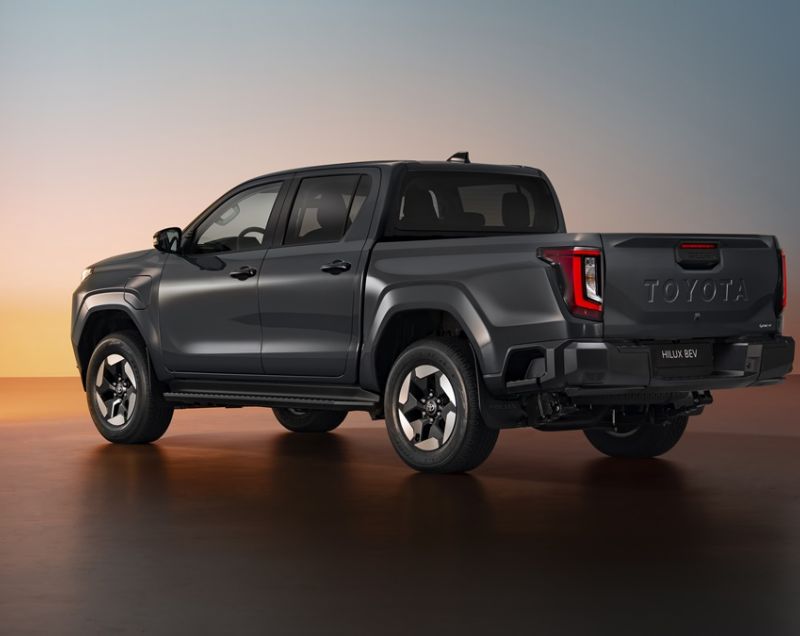 Toyota Hi-lux 59.2kWh ev dc challenger 144kW awd aut