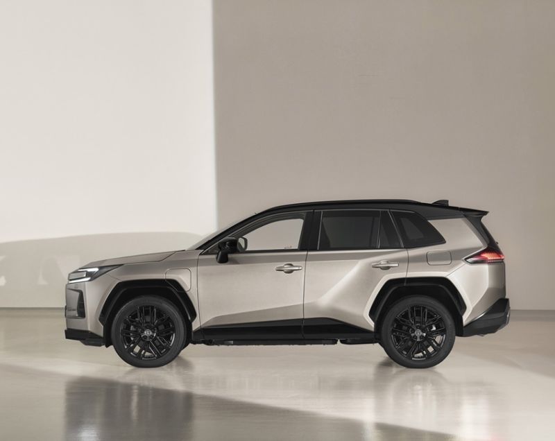 Toyota RAV4 300 Plug-in Hybrid AWD First Edition